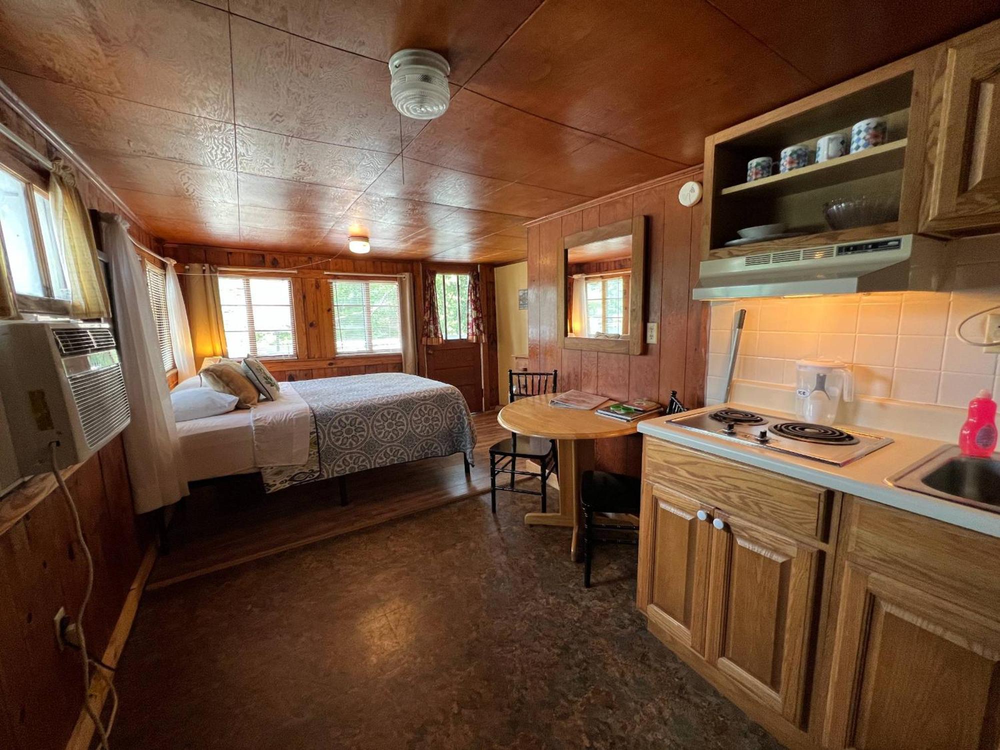 Mountain Lake Cottages Хендерсонвилл Экстерьер фото