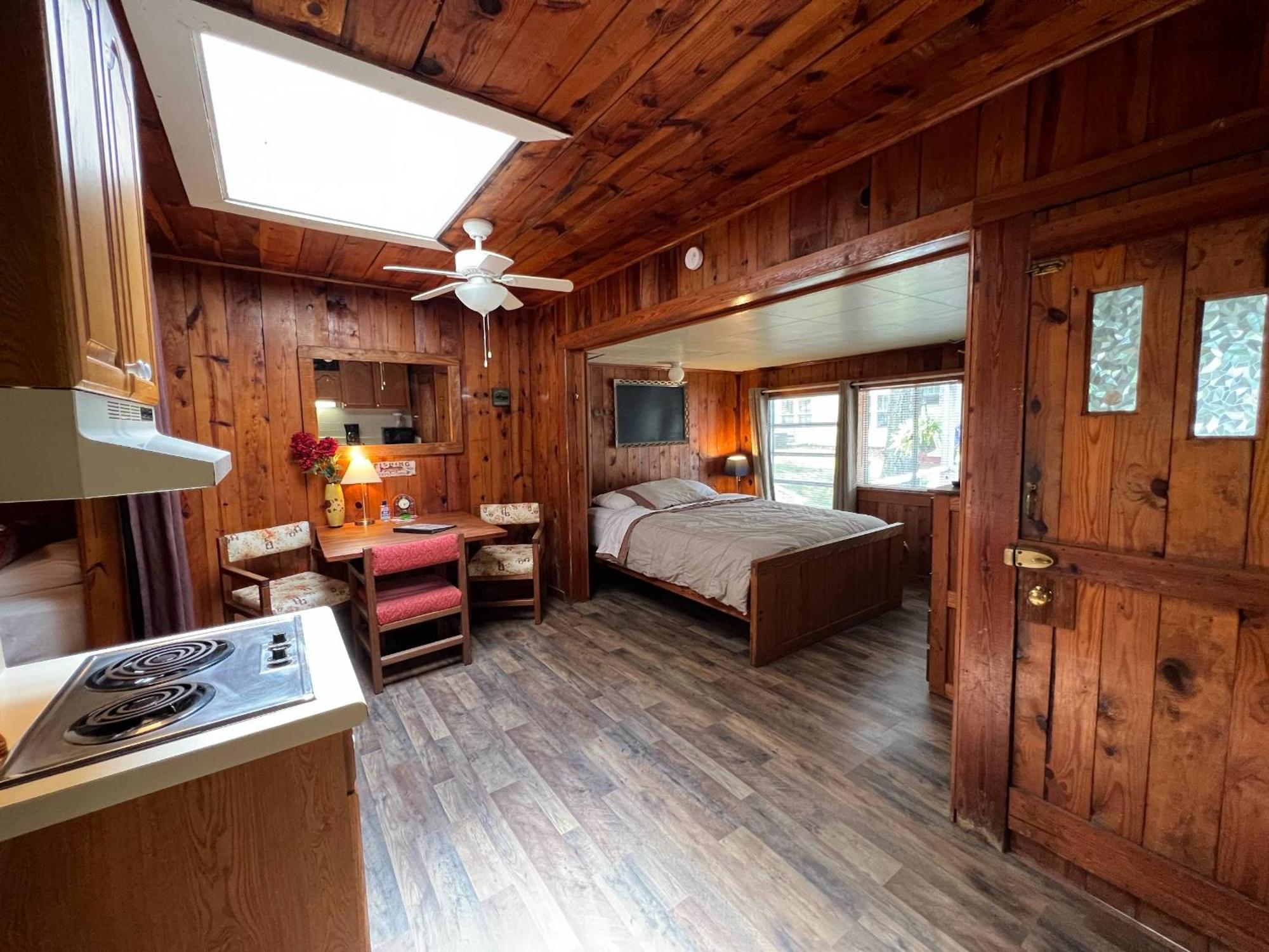 Mountain Lake Cottages Хендерсонвилл Экстерьер фото