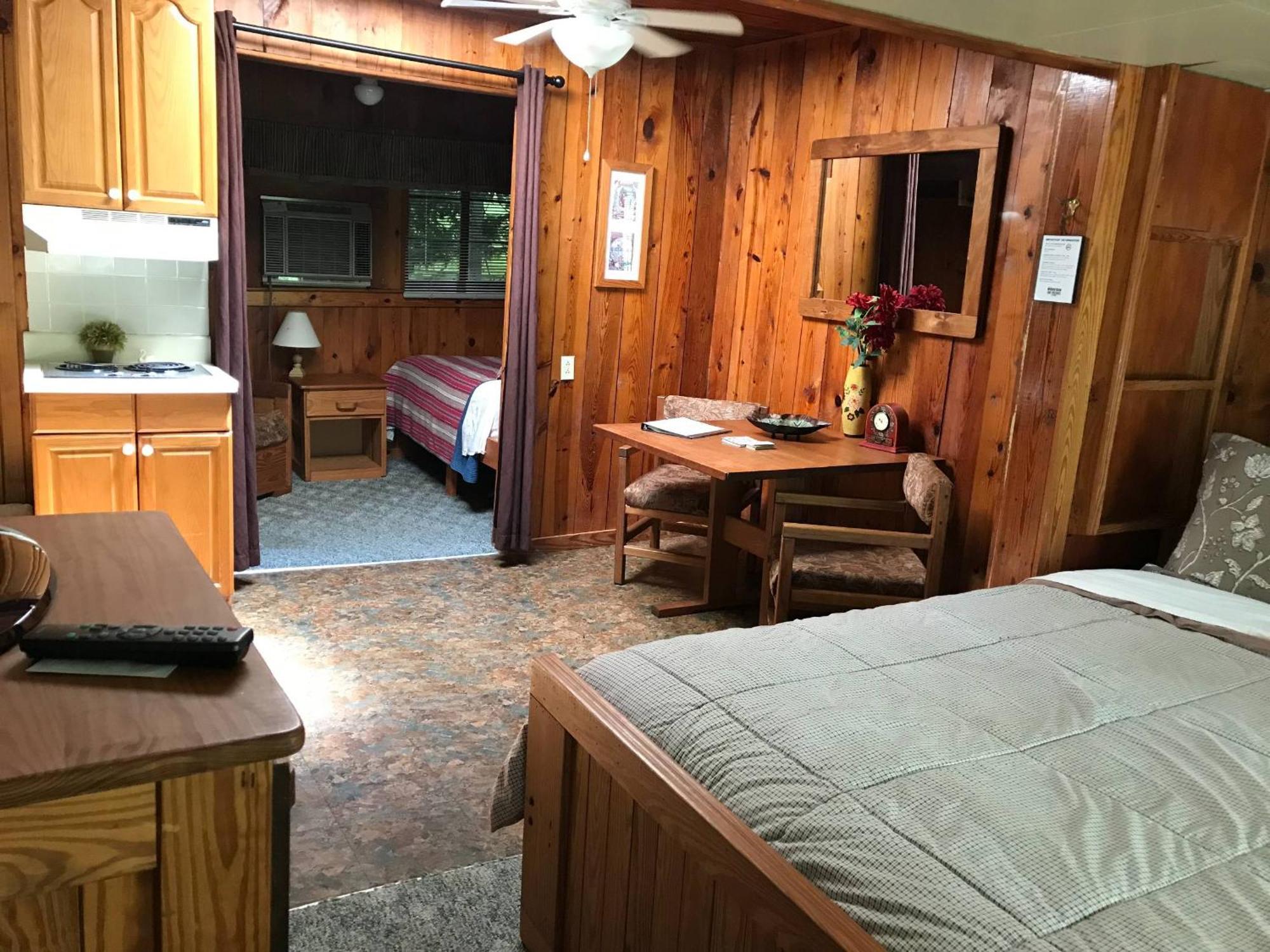 Mountain Lake Cottages Хендерсонвилл Экстерьер фото