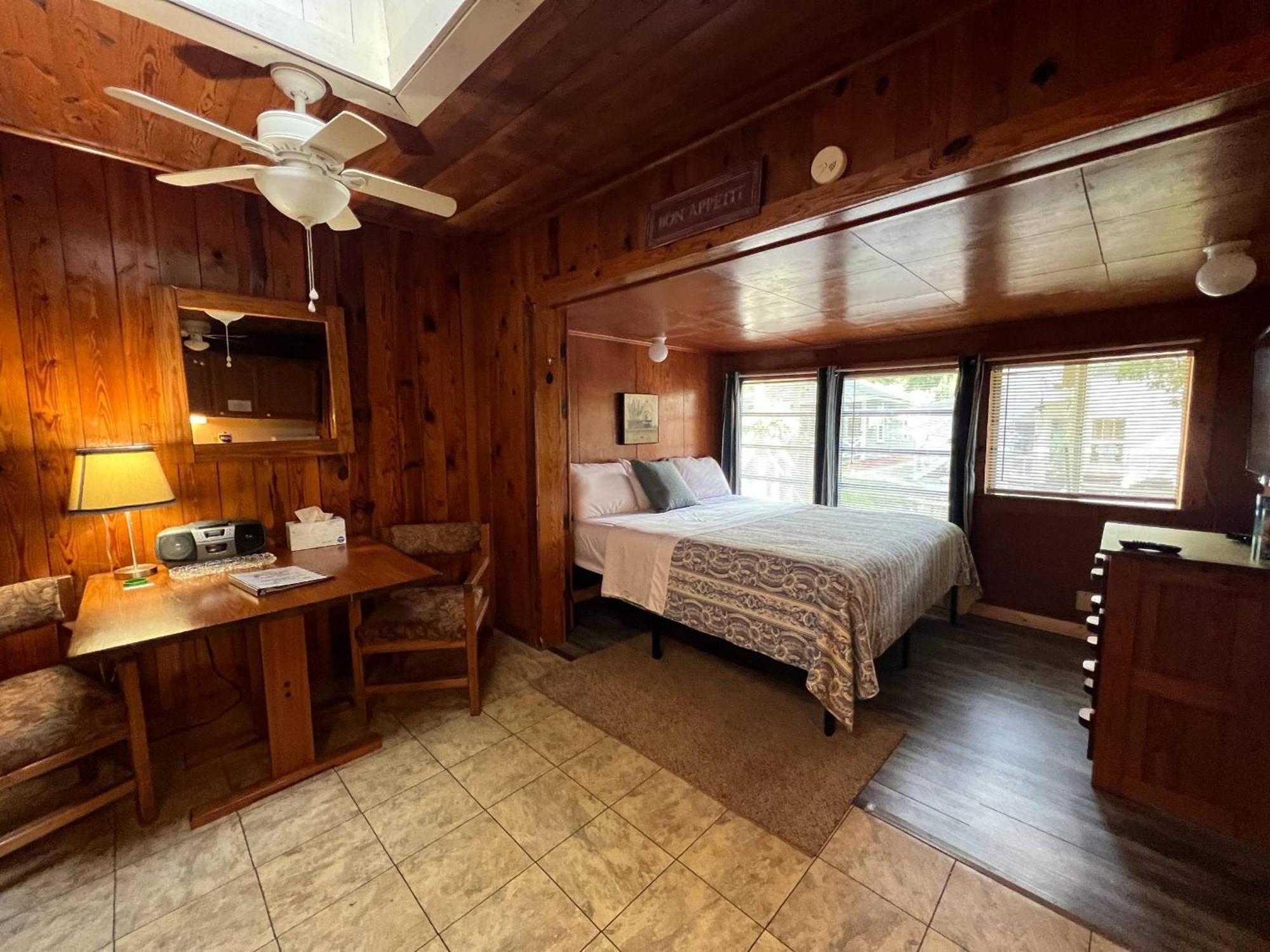Mountain Lake Cottages Хендерсонвилл Экстерьер фото