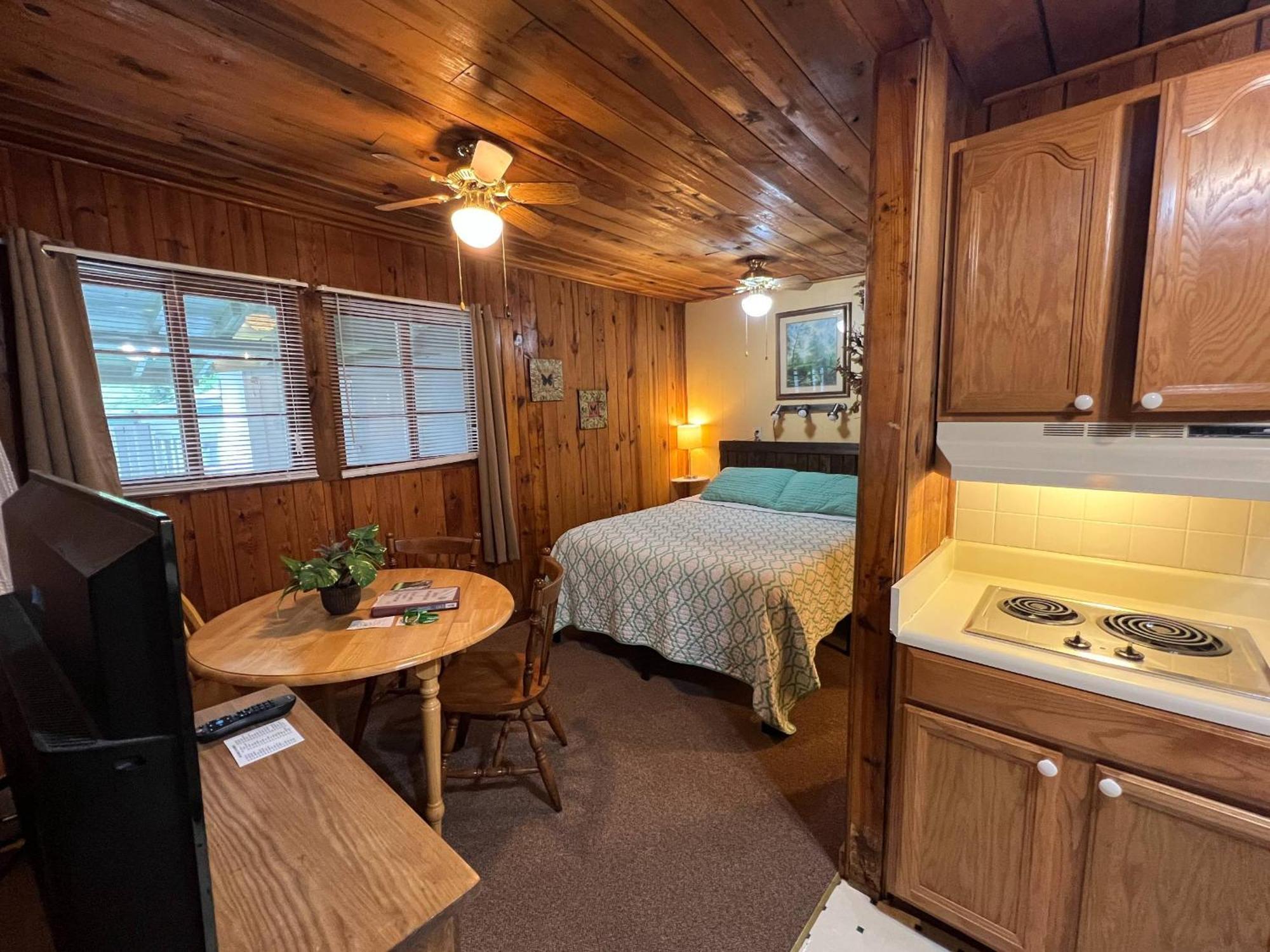 Mountain Lake Cottages Хендерсонвилл Экстерьер фото