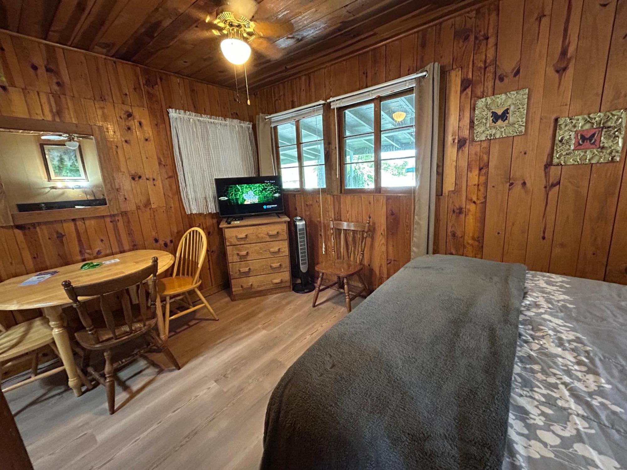 Mountain Lake Cottages Хендерсонвилл Экстерьер фото